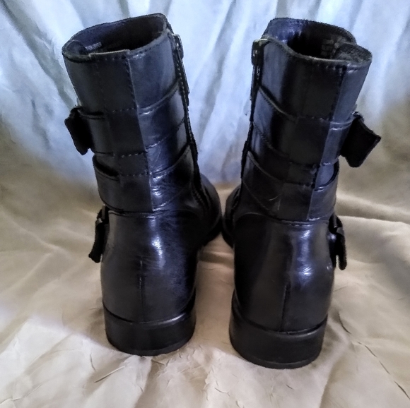 Born black leather ankle boots size 6.5 - Picture 4 of 10